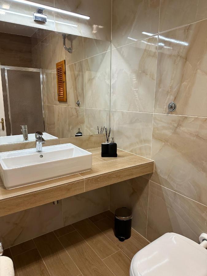 Nouvelle Vag - Apartment & Room Trani Luaran gambar