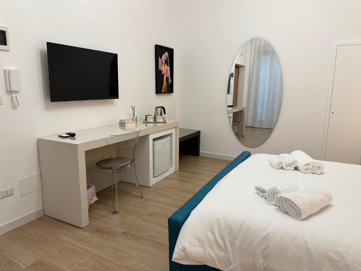 Nouvelle Vag - Apartment & Room Trani Luaran gambar