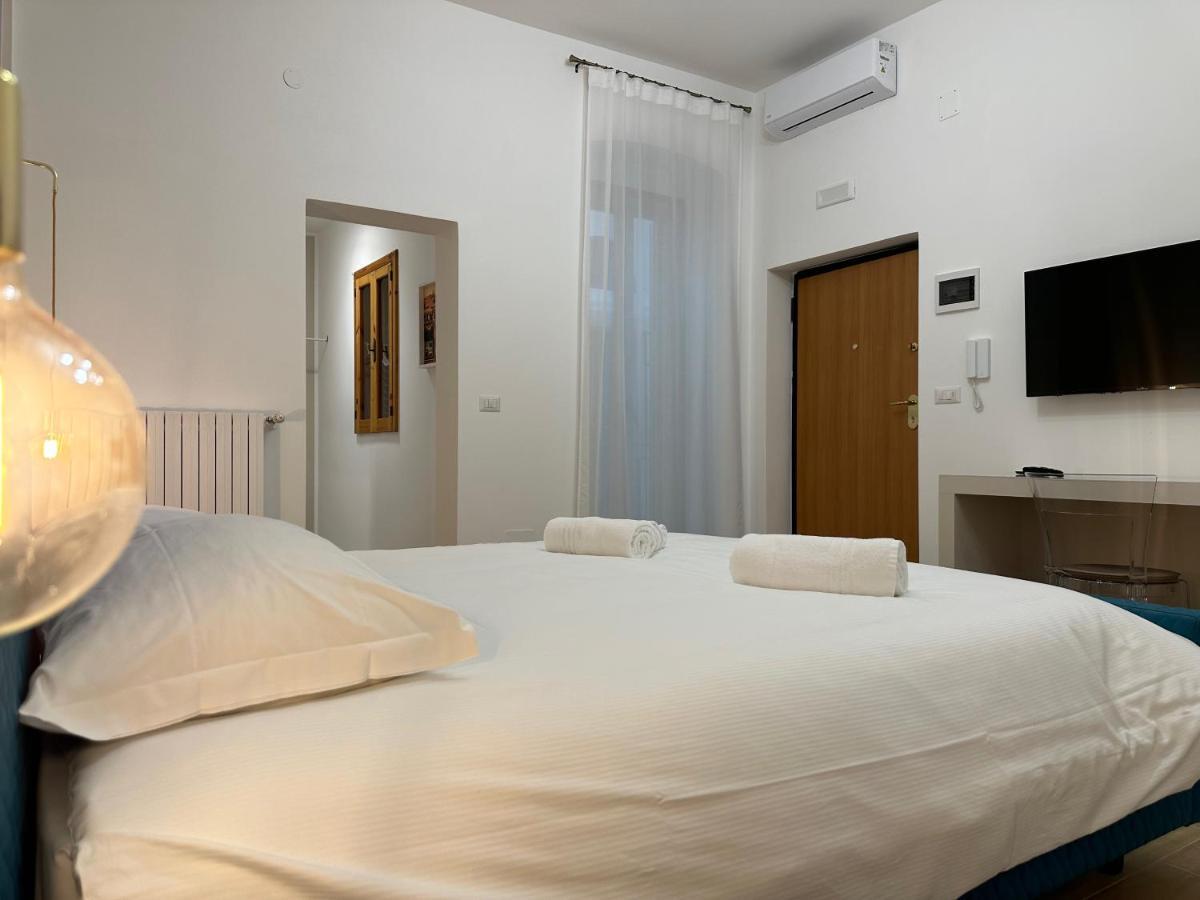 Nouvelle Vag - Apartment & Room Trani Luaran gambar