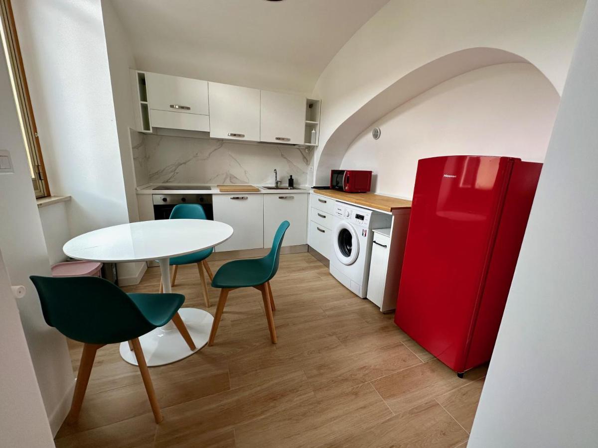 Nouvelle Vag - Apartment & Room Trani Luaran gambar