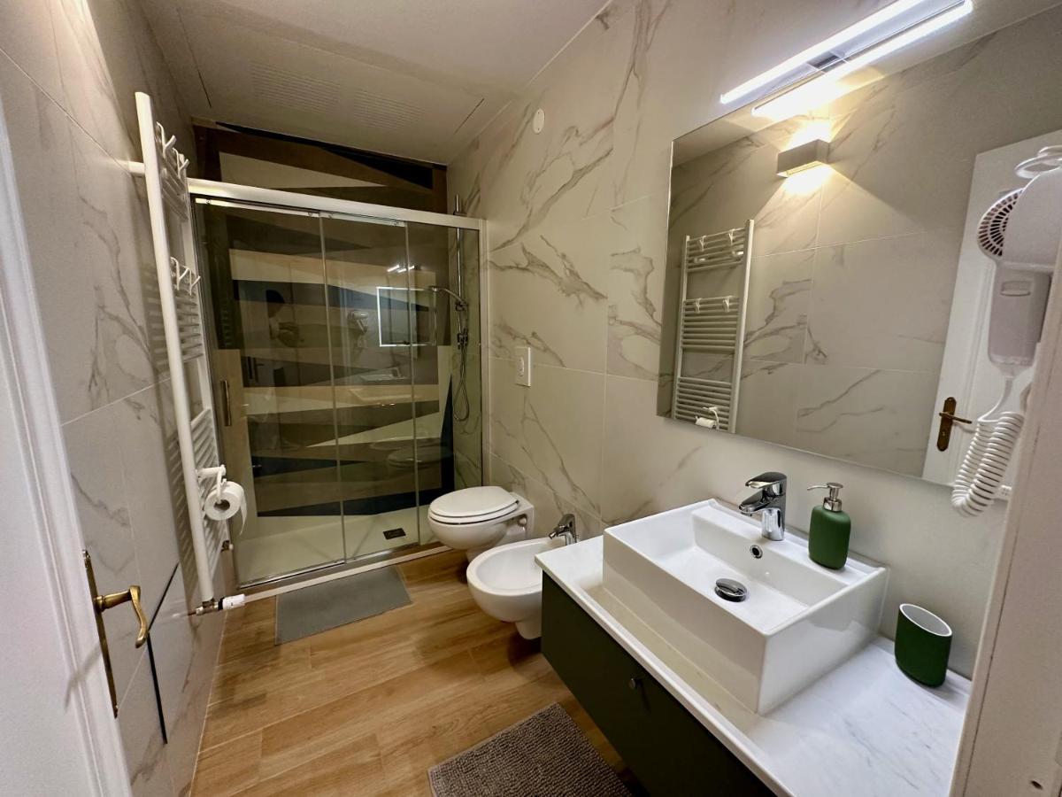 Nouvelle Vag - Apartment & Room Trani Luaran gambar
