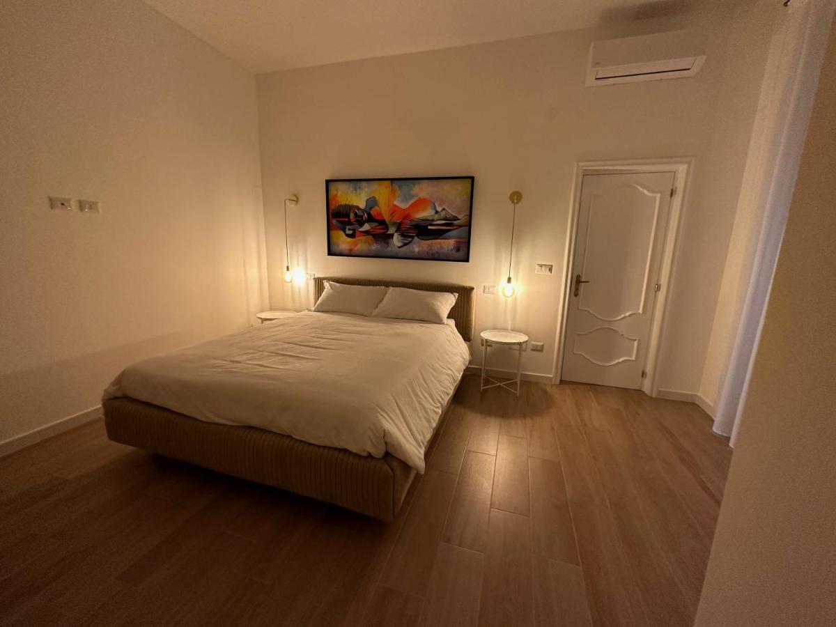 Nouvelle Vag - Apartment & Room Trani Luaran gambar