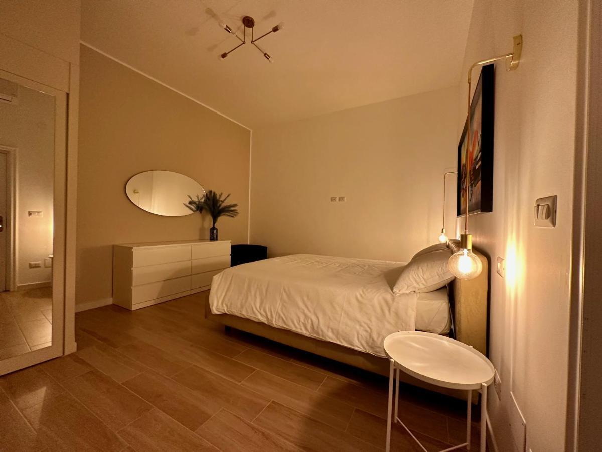 Nouvelle Vag - Apartment & Room Trani Luaran gambar